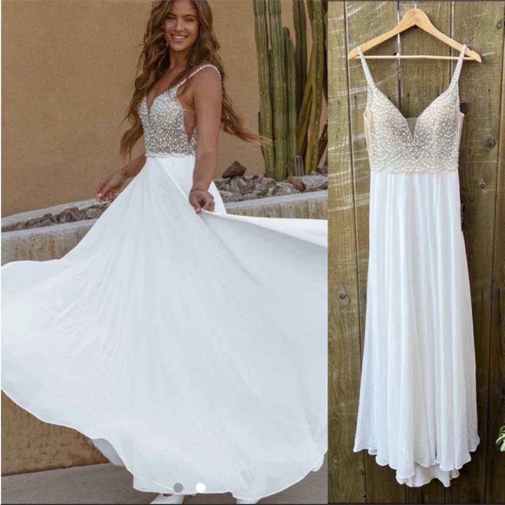 White True Love Beaded Rhinestone Wedding Gown 🌿